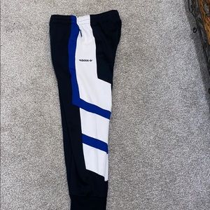 ADIDAS TRACK PANTS SIZE MEDIUM